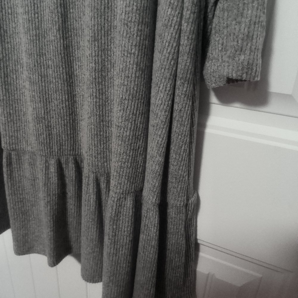 [5x$20] Gray Knit Dress / Size 3X - Picture 3 of 8